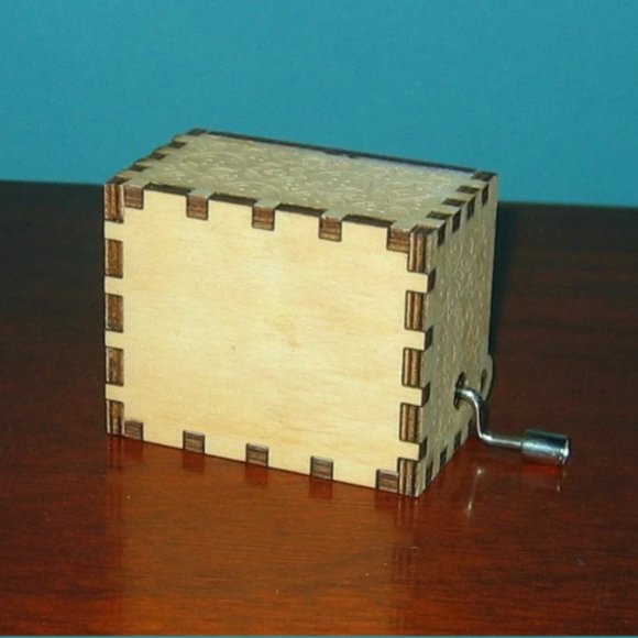 Mini TITANIC Hand Crank Music Box plays "My Heart Will Go On" Etched Wooden Box - Picture 6 of 8